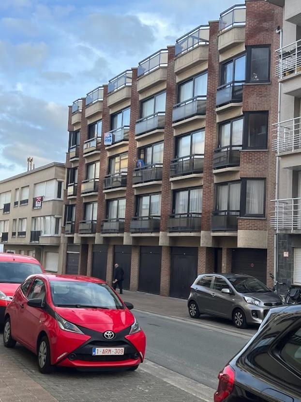 Appart Sympa 6P Avec Garage Et Terrasse Ensoleillee Et Spacieuse A 25M De La Mer Westende Middelkerke Bagian luar foto